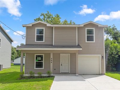 New construction Single-Family house 304 N Orange St, Sweeny, TX 77480 null- photo 0 0