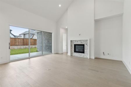 Spacious and full of light, this family room is large enough to host the entire family!