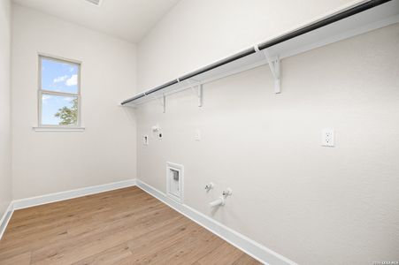 New construction Single-Family house 671 Legend Park, Castroville, TX 78009 plan 2674 - image 11