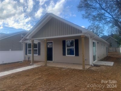 New construction Single-Family house 511 E Sycamore Street, Lincolnton, NC 28092 - photo 0