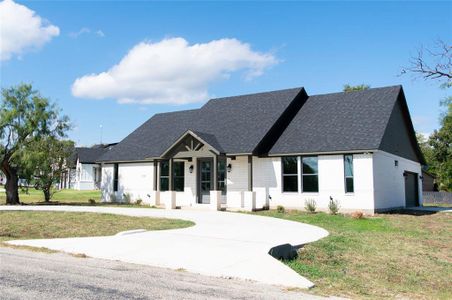 New construction Single-Family house 170 Half Moon Wy, Runaway Bay, TX 76426 - image