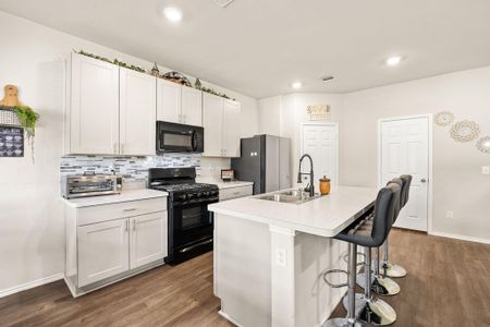 New construction Single-Family house 5952 Fernway Ct, Montgomery, TX 77316 plan RC Holland - image 12