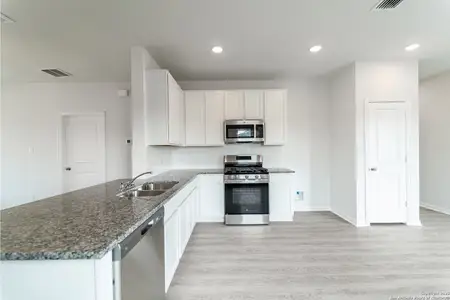 New construction Single-Family house 6609 Cibolo Spgs, Converse, TX 78109 plan Oak - image 3