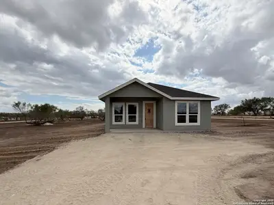 New construction Single-Family house 1416 Corgey Rd, Pleasanton, TX 78064 - image