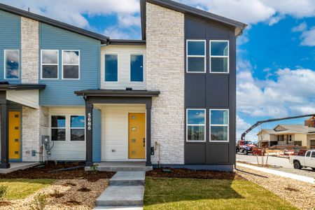 New construction Townhouse house 5686 N Killarney Ct, Aurora, CO 80015 2630- photo 1 1