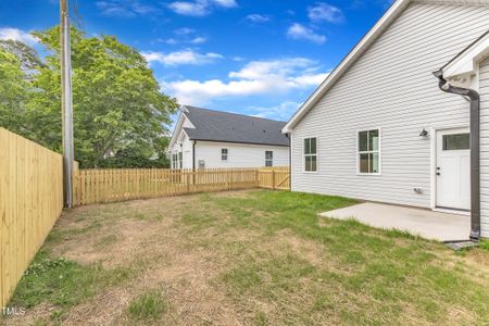 New construction Single-Family house 401 N Raiford St, Selma, NC 27576 null- photo 5 5