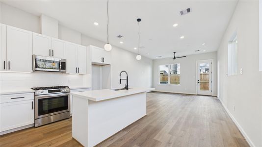 New construction Single-Family house 5032 Creekmont Dr, Houston, TX 77091 - image 11