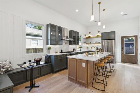 Oversize kitchen with built-in breakfast nook