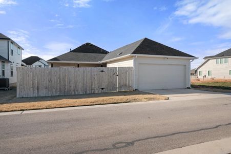 New construction Single-Family house 305 Ravens Crest Dr, Hutto, TX 78634 Bowie- photo 29 29