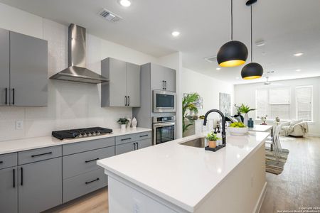 New construction Townhouse house 719 E Locust St, Unit 3106, San Antonio, TX 78212 - image 14