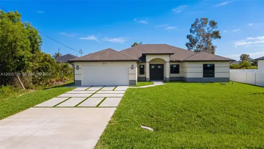 New construction Single-Family house 813 Bell Blvd S, Lehigh Acres, FL 33974 - image