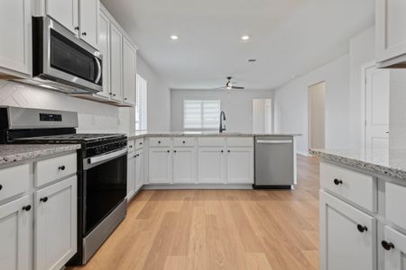 New construction Single-Family house 1119 Campside Dr, Beasley, TX 77417 plan Montgomery - image 9