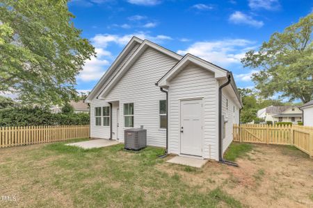 New construction Single-Family house 405 N Raiford St, Selma, NC 27576 null- photo 5 5