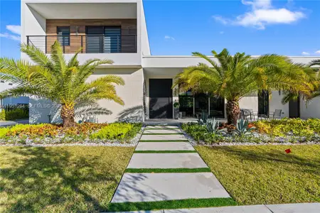 New construction Single-Family house 16773 S Botaniko Dr S, Weston, FL 33326 - image