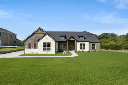 New construction Single-Family house 2001 Woodland Rd, Weatherford, TX 76088 - image