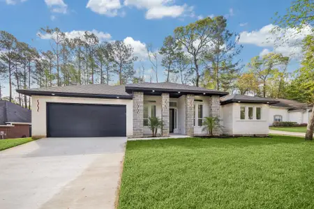 New construction Single-Family house 2405 W Green Briar Dr, Huntsville, TX 77340 - image