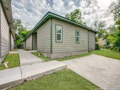 New construction Multi-Family house 2910 S Laredo, San Antonio, TX 78207 null- photo 0