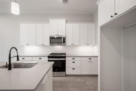 New construction Single-Family house 5204 Amber Sunrise Dr, Houston, TX 77018 - image 18