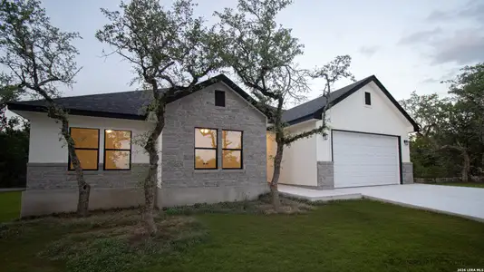 New construction Single-Family house 1860 Rocky Ridge Lp, Canyon Lake, TX 78133 - image