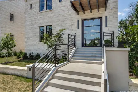 New construction Townhouse house 401 Oak Park Dr, Boerne, TX 78006 - image