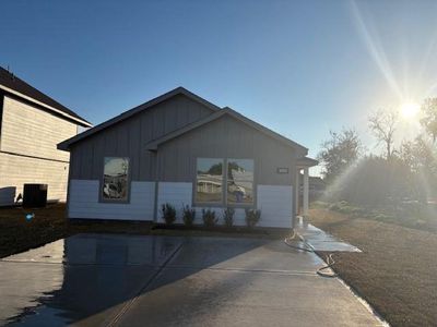 New construction Single-Family house 1010 4Th St, Hempstead, TX 77445 - image