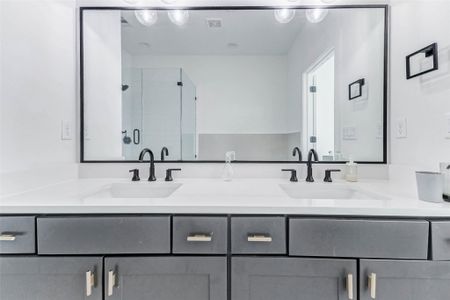 New construction Single-Family house 334 Eastwood St, Houston, TX 77011 - image 13