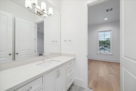 New construction Single-Family house 1119 Willard St, Houston, TX 77006 - image 12