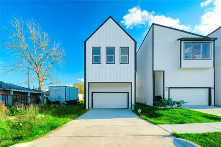 New construction Single-Family house 5324 Rue St, Houston, TX 77033 - image