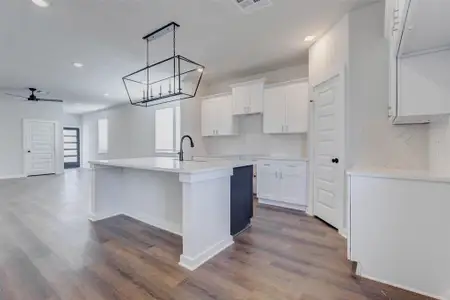 Glendale Lakes by Saratoga Homes in Rosharon - image 5