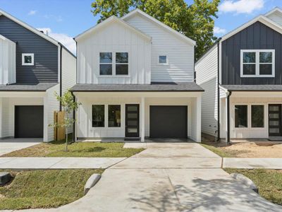 New construction Single-Family house 2131 Carr Street, Houston, TX 77026 - photo 0