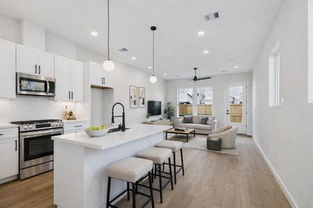 New construction Single-Family house 5032 Creekmont Dr, Houston, TX 77091 - image 5