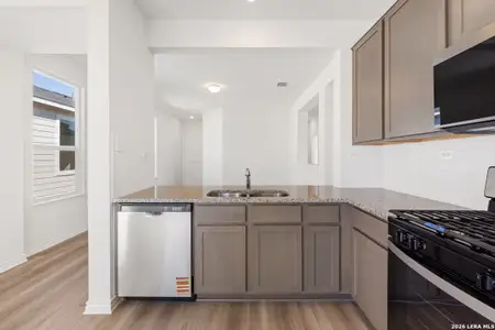 New construction Single-Family house 10042 Jagger Ave, Converse, TX 78109 plan 1243 Modeled - image 6