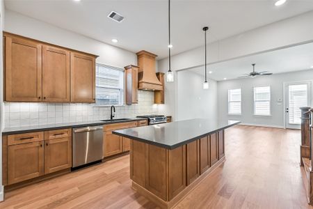 New construction Single-Family house 2519 S Houston Ave, Pearland, TX 77581 - image 10