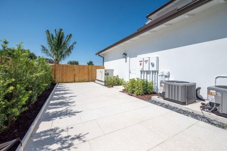 New construction Single-Family house 556 Greenway Dr, North Palm Beach, FL 33408 - image