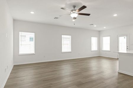 New construction Single-Family house 3725 Pin Oak Hls, Seguin, TX 78155 plan Ford - image 13