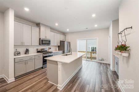 Gorgeous Large Kitchen