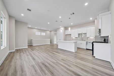 New construction Single-Family house 9 Wellford St, Unit A, Houston, TX 77022 - image 15
