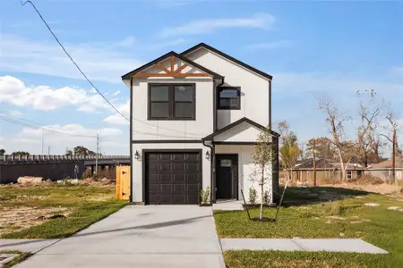 New construction Single-Family house 7101 Weyburn St, Unit C, Houston, TX 77028 - image