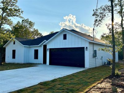 New construction Single-Family house 124 Heleakala Dr, Bastrop, TX 78602 - photo 0