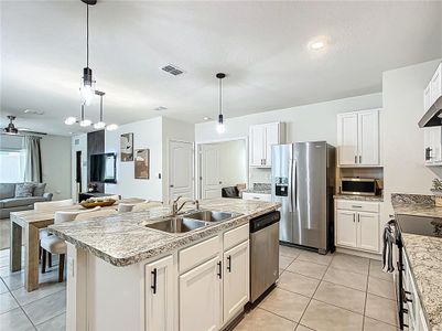 New construction Single-Family house 1304 Berry Ln, Davenport, FL 33837 null- photo 2 2