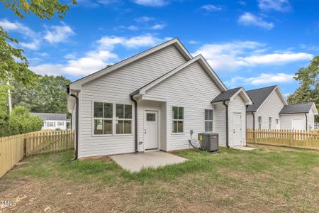 New construction Single-Family house 405 N Raiford St, Selma, NC 27576 null- photo 4 4