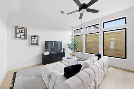 New construction Single-Family house 4605 Harrisburg Blvd, Unit B, Houston, TX 77011 - image 5