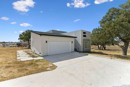 New construction Single-Family house 147 Las Palomas, La Vernia, TX 78121 - image