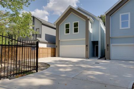 New construction Single-Family house 955 Ringold St, Houston, TX 77088 - image
