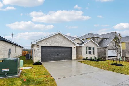 New construction Single-Family house 9910 Chestnut Walk, San Antonio, TX 78254 The Henderson (C404)- photo 2 2