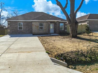 New construction Single-Family house 803 E Tyler St, Ennis, TX 75119 null- photo 4 4