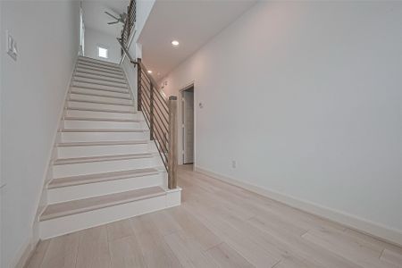 New construction Single-Family house 1609 Regents Ct, Houston, TX 77055 - image 17