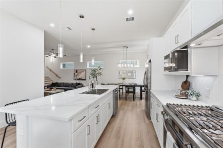 New construction Single-Family house 1420 W 34Th 1/2 St, Houston, TX 77018 - image 11