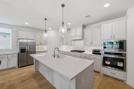 New construction Single-Family house 117 Paxton Cir, Arlington, TX 76013 plan Victoria - image 11