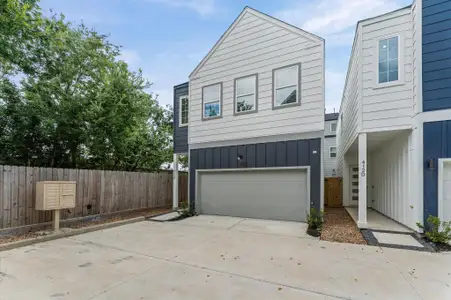 New construction Single-Family house 412 Neyland St, Unit E, Houston, TX 77022 - image